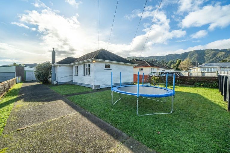 Photo of property in 24 Roberts Street, Wainuiomata, Lower Hutt, 5014