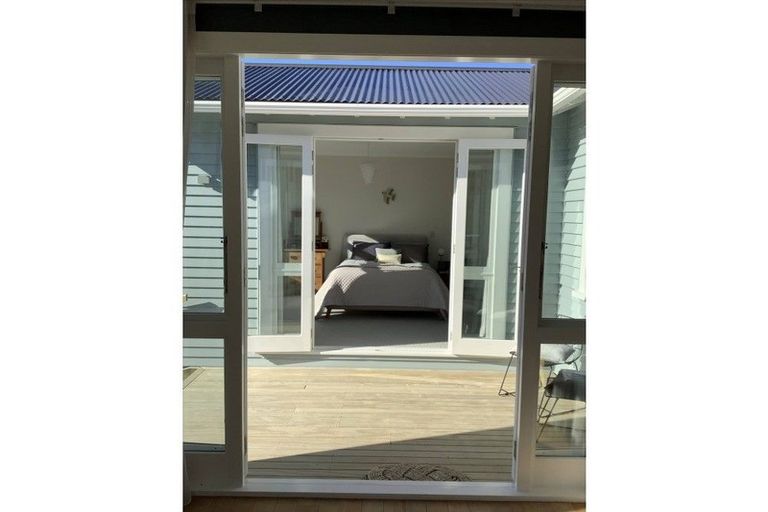 Photo of property in 5 Travancore Street, Island Bay, Wellington, 6023