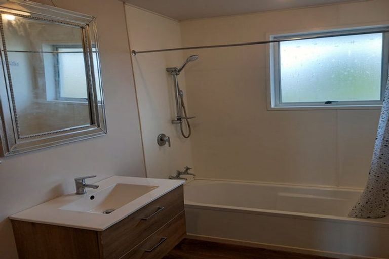 Photo of property in 2/28 Brixton Street, Islington, Christchurch, 8042