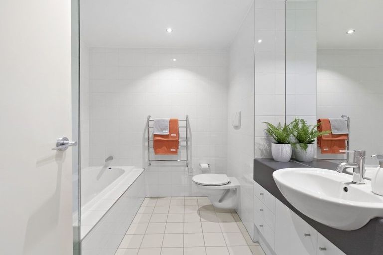 Photo of property in Sanctum Apartment, 10 Ebor Street, Te Aro, Wellington, 6011