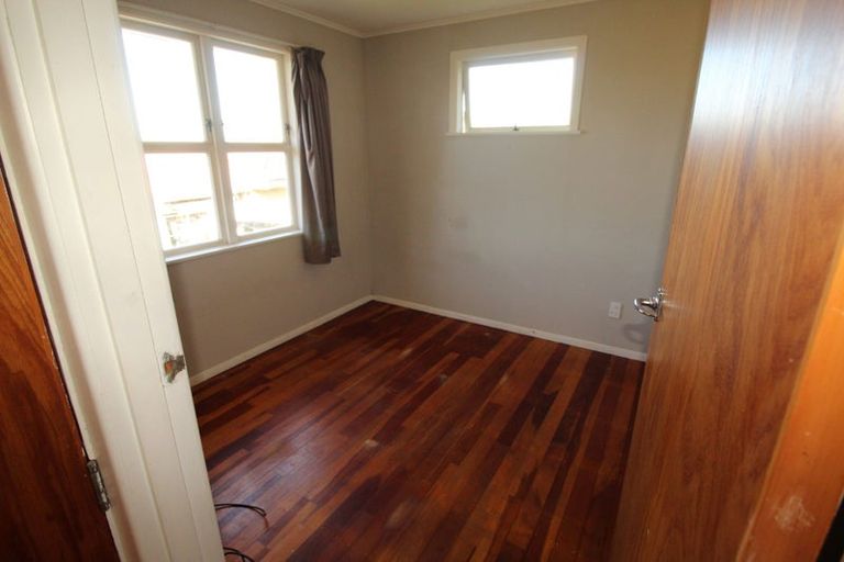 Photo of property in 27 Wharf Road, Te Atatu Peninsula, Auckland, 0610