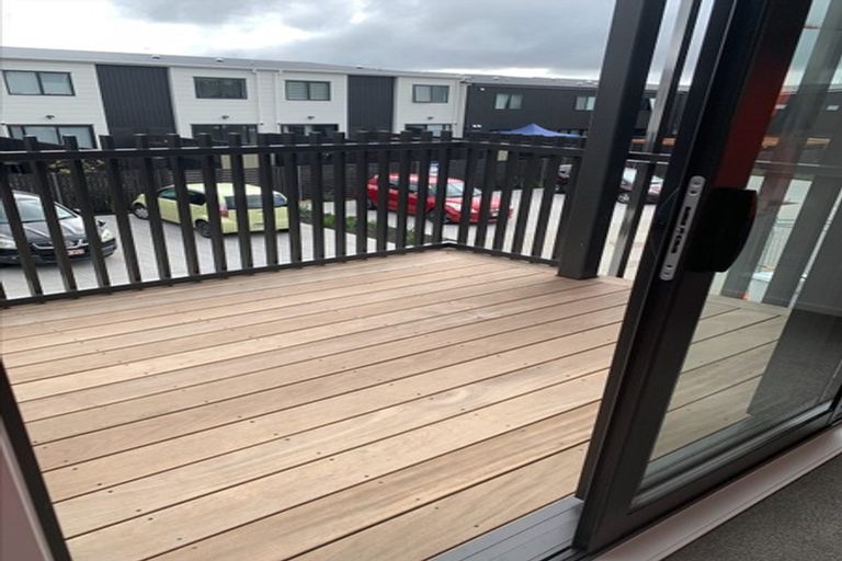 Photo of property in 3/1 Scott Road, Hobsonville, Auckland, 0616