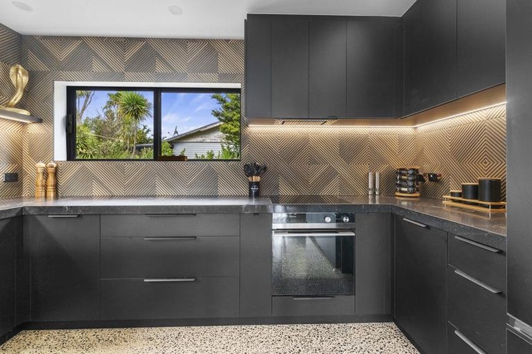 Photo of property in 127 Bethells Road, Waitakere, 0781