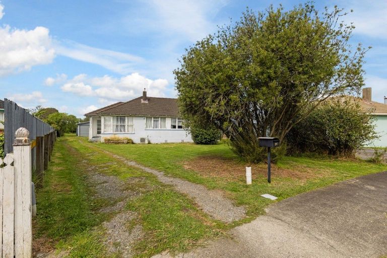 Photo of property in 31 Exeter Crescent, Takaro, Palmerston North, 4412