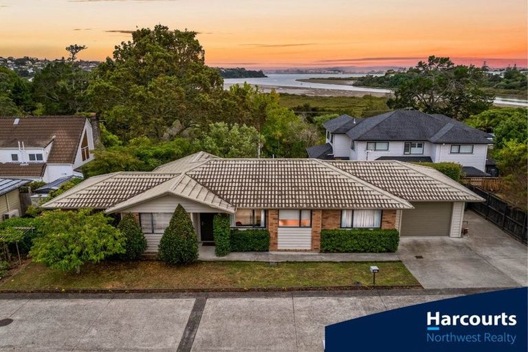 Photo of property in 169j Colwill Road, Massey, Auckland, 0614