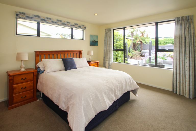 Photo of property in 6 Kenilworth Road, Oamaru North, Oamaru, 9400