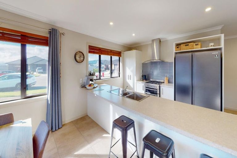 Photo of property in 34 Cyprus Place, Fitzherbert, Palmerston North, 4410