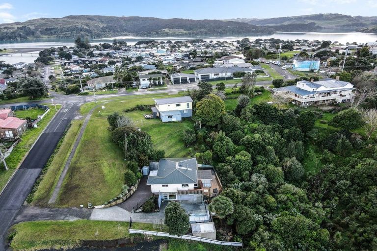Photo of property in 2 Point Street, Raglan, 3225
