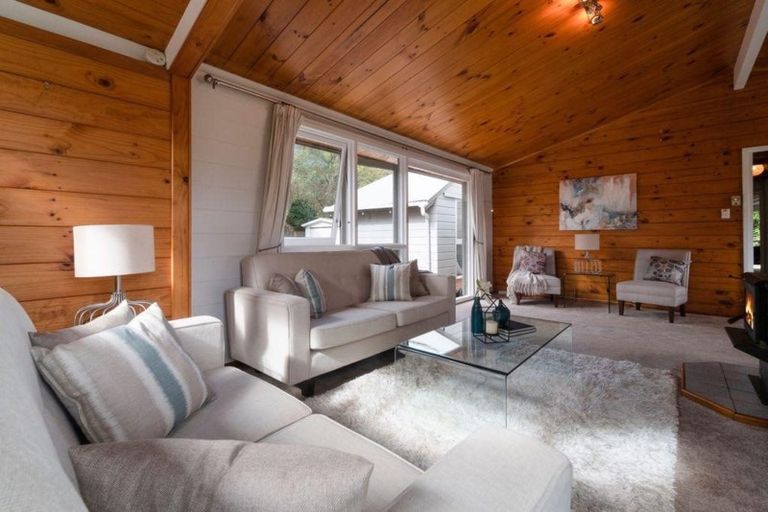 Photo of property in 18 Easter Parade, Glen Eden, Auckland, 0602