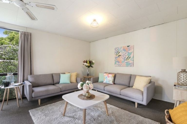 Photo of property in 2/88c Kelvin Road, Papakura, 2110