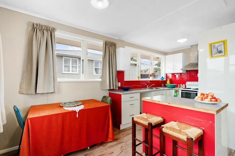 Photo of property in 49 Astrolabe Street, Cannons Creek, Porirua, 5024