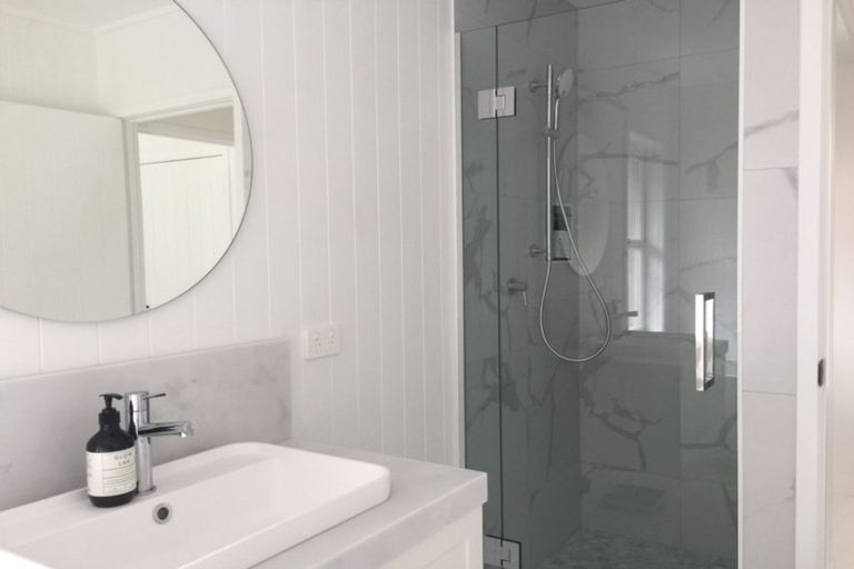 Photo of property in 4/64 Seacliffe Avenue, Belmont, Auckland, 0622