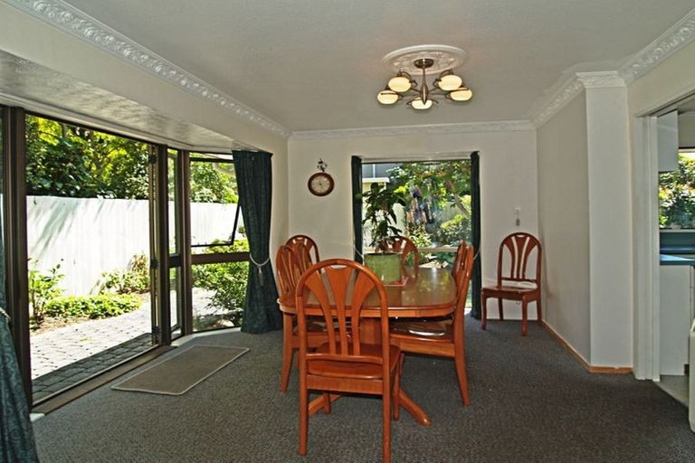 Photo of property in 2/278 Memorial Avenue, Burnside, Christchurch, 8053