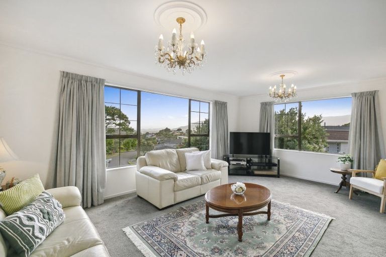 Photo of property in 1 Brasenose Place, Tawa, Wellington, 5028