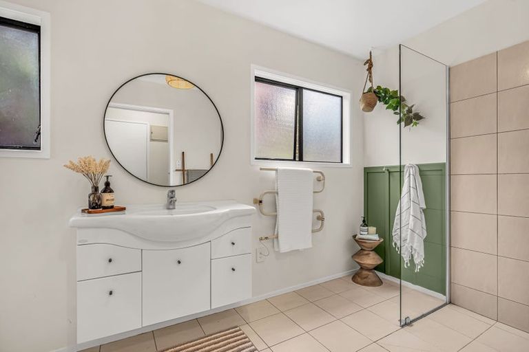 Photo of property in 6 Rautawhiri Road, Helensville, 0800