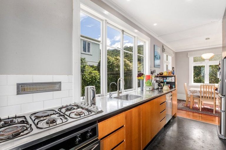 Photo of property in 2a Severn Street, Island Bay, Wellington, 6023
