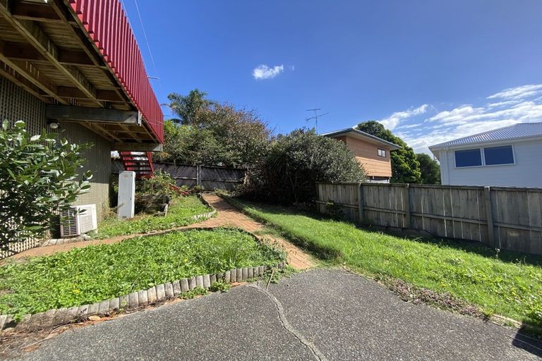 Photo of property in 1/76 Target Road, Totara Vale, Auckland, 0629