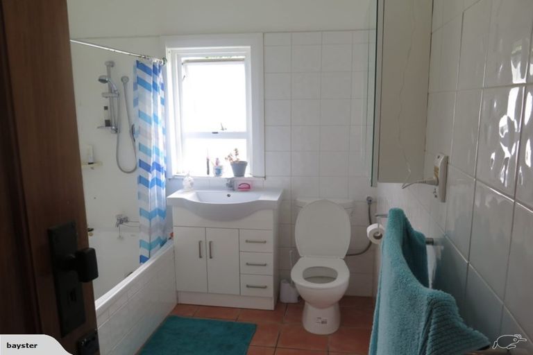 Photo of property in 28 Melbourne Road, Island Bay, Wellington, 6023