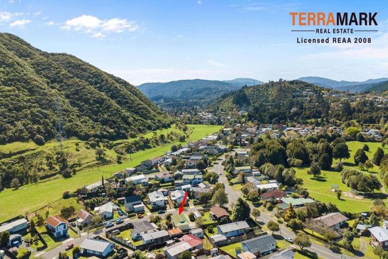 Photo of property in 54 Hartford Crescent, Totara Park, Upper Hutt, 5018