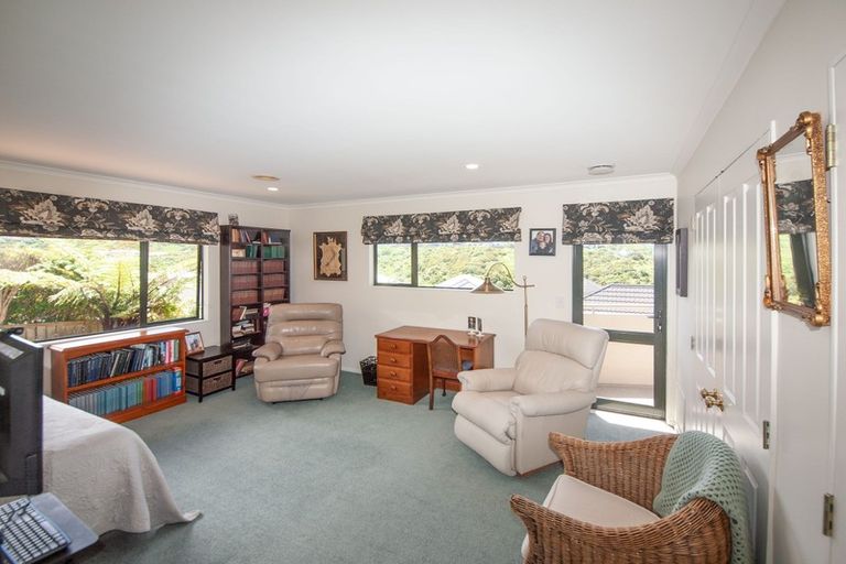 Photo of property in 6 Derry Hill, Churton Park, Wellington, 6037
