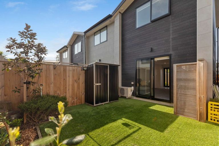Photo of property in 6/102 Millbrook Road, Sunnyvale, Auckland, 0612