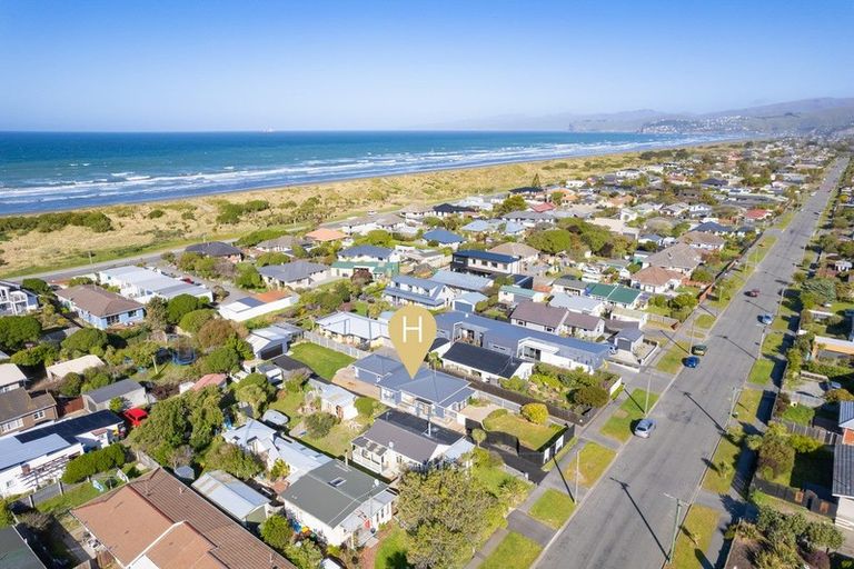 Photo of property in 211 Pine Avenue, South New Brighton, Christchurch, 8062