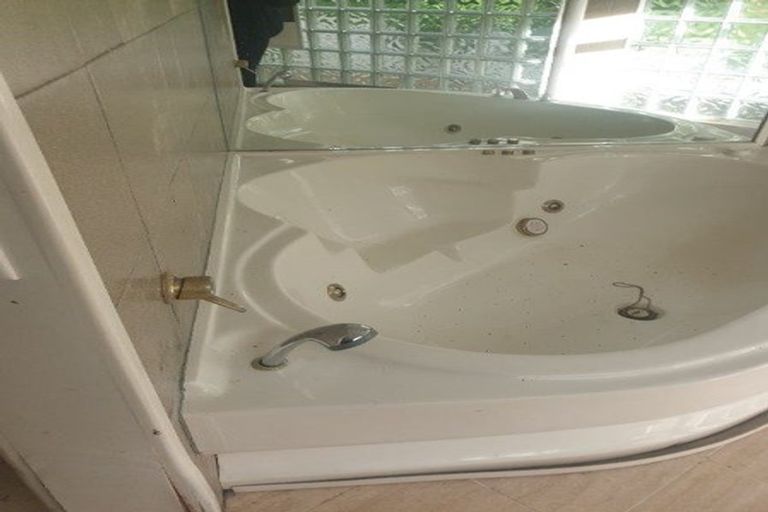 Photo of property in 9 Rangitane Street, Maupuia, Wellington, 6022