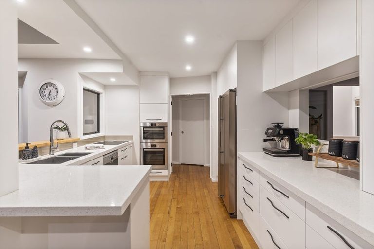 Photo of property in 6 Liston Crescent, Cockle Bay, Auckland, 2014