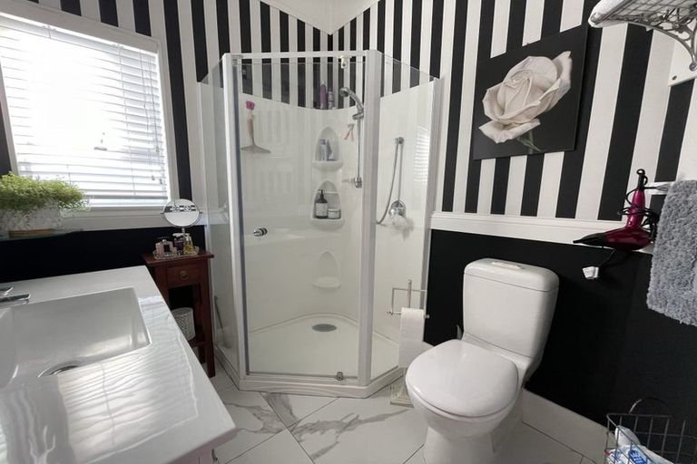 Photo of property in 12 Parsonage Road, Waimate, 7924