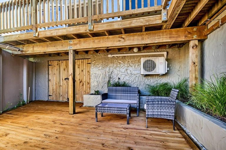 Photo of property in 33 Acacia Avenue, Maungaraki, Lower Hutt, 5010