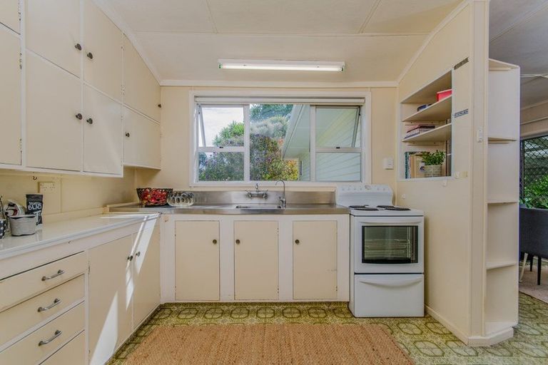 Photo of property in 25 Sullivan Avenue, Mangere Bridge, Auckland, 2022