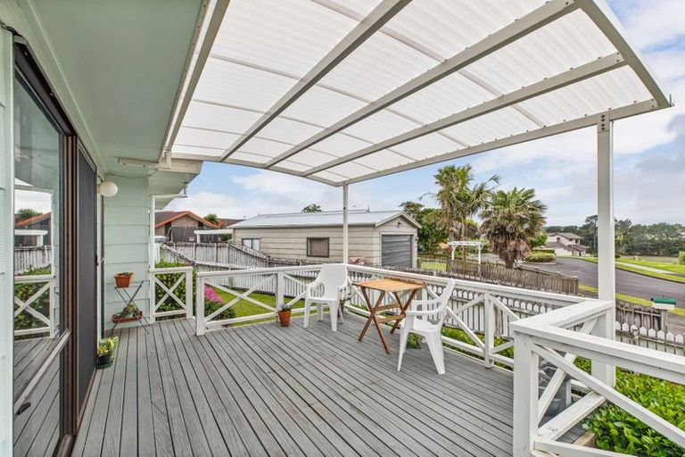 Photo of property in 46 Edgewater Parade, Waiuku, 2123