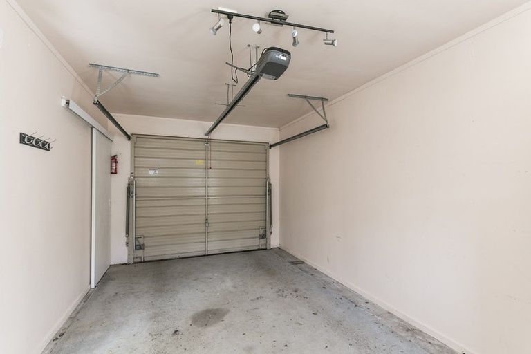 Photo of property in 6 Macalister Place, Miramar, Wellington, 6022