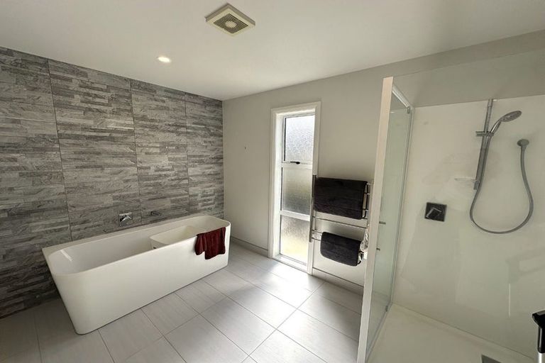 Photo of property in 15 Monaco Grove, Fitzherbert, Palmerston North, 4410