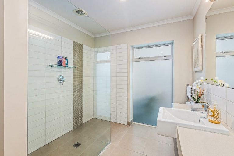 Photo of property in 54 Pohutukawa Avenue, Red Beach, 0932