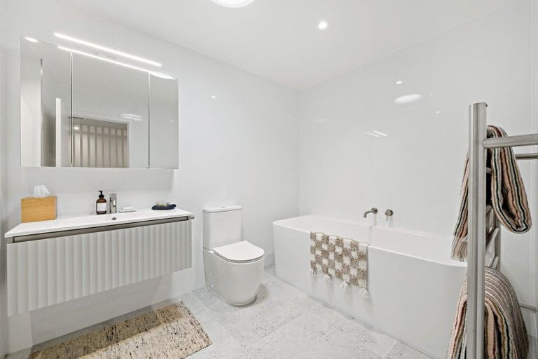 Photo of property in 9 Golden Fall Road, Hobsonville, 0616