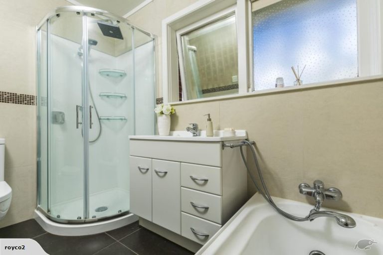 Photo of property in 12 Fairlea Road, Te Atatu South, Auckland, 0610