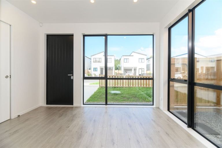 Photo of property in 17 Coast Garden Drive, Hobsonville, Auckland, 0616