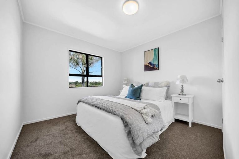 Photo of property in 10 Marco Place, Highland Park, Auckland, 2010