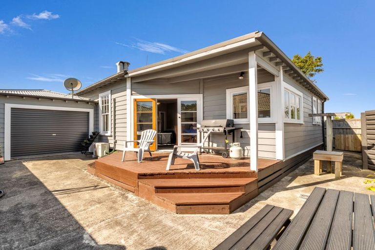 Photo of property in 6 Fairs Road, Milson, Palmerston North, 4414