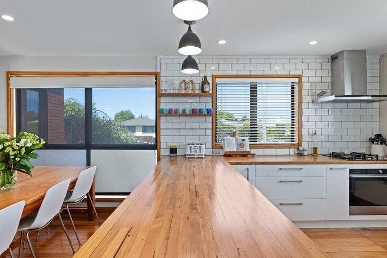 Photo of property in 160 Kendal Avenue, Burnside, Christchurch, 8053