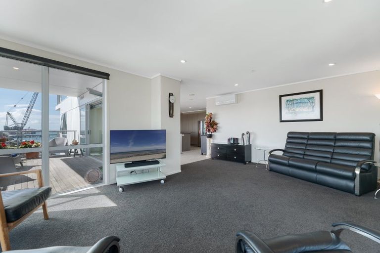 Photo of property in 15/72a Devonport Road, Tauranga, 3110