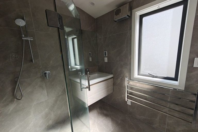 Photo of property in 22d Dallinghoe Crescent, Milford, Auckland, 0620