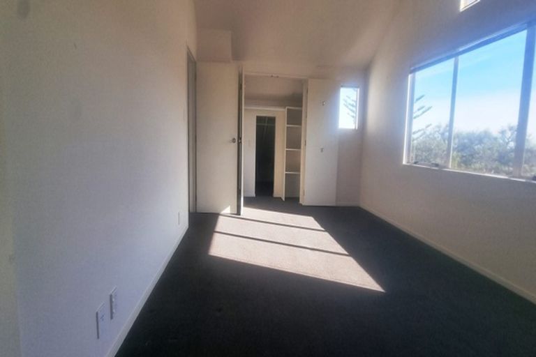 Photo of property in 2/86 Birkenhead Avenue, Birkenhead, Auckland, 0626