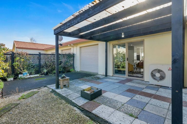Photo of property in 2 Lockington Avenue, Henderson, Auckland, 0612