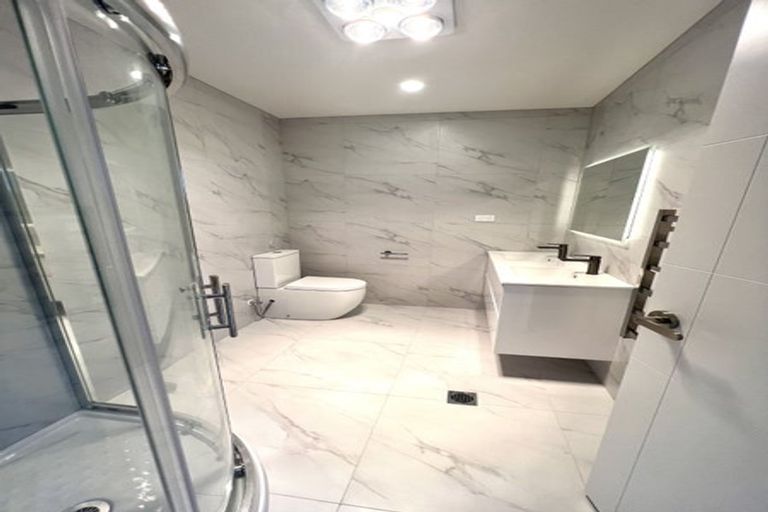 Photo of property in 25 Seaview Road, Glenfield, Auckland, 0629