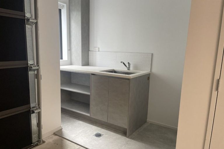 Photo of property in 2c Fowler Street, Northcote, Auckland, 0627