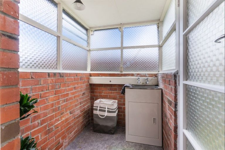 Photo of property in 2/21 Evelyn Place, Hillcrest, Auckland, 0627