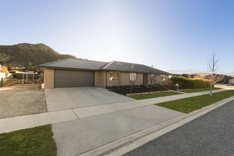 Photo of property in 2 Kingfisher Crescent, Albert Town, Wanaka, 9305