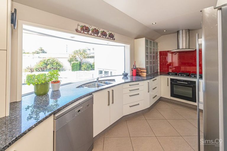 Photo of property in 2 Burtts Road, Durie Hill, Whanganui, 4500